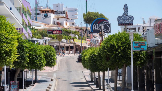 Coronavirus: Străzi închise la Mallorca, după petreceri organizate de tineri turişti germani şi britanici