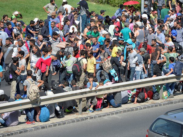 Grupare infracţională specializată în traficul de migranţi, dezmembrată în vestul Greciei