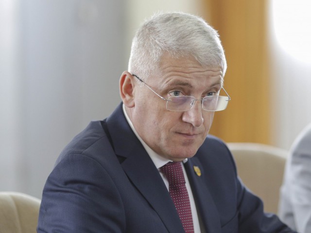Adrian Ţuţuianu: Alegerile locale ar fi trebuit să aibă loc în luna noiembrie
