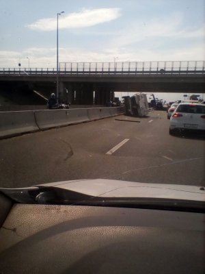 Barcă RĂSTURNATĂ pe DN3, la ieșire din CONSTANȚA