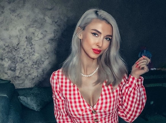 Andreea Bălan, după ce a fost surprinsă la mare cu Tiberiu Argint: „Dacă eşti fericită după divorţ, ţi se dă în cap“
