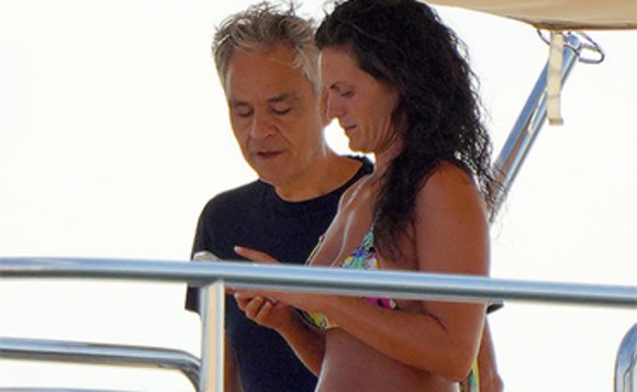 Andrea Bocelli, în vacanţă pe iaht cu soţia și copiii, după ce s-a vindecat de coronavirus