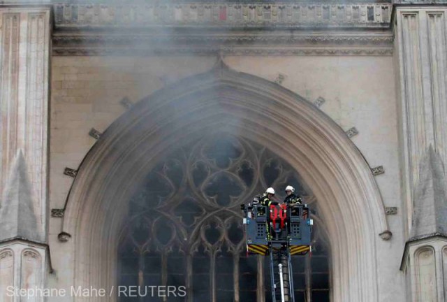 Franţa: Catedrala din Nantes, cuprinsă de un incendiu