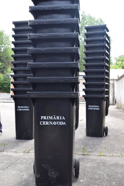 Europubele pentru colectarea deșeurilor pentru cetățenii din cartierul Domnitorilor din Cernavodă