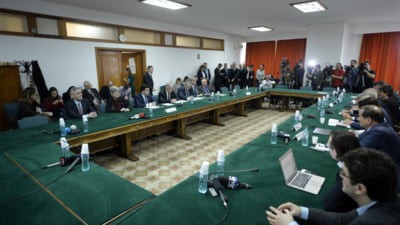 Senat - Comisia juridică a decis să reia marţi dezbaterile la proiectul legii carantinării şi izolării