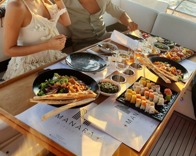 Restaurantul MANARA îţi oferă o CINĂ ROMANTICĂ la bordul unui IAHT. VIDEO!