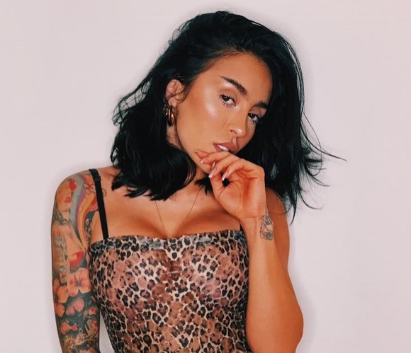 Ruby a pozat provocator, doar în bikini: „Asta sunt eu, cu bune şi cu rele, fără edit şi filtre“