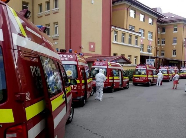 Gabriela Firea spune că scena virală cu ambulanțele a fost regizată: Mi-e rușine de rușinea lor