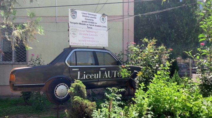 Primăria Constanța a oferit 2 autoturisme elevilor de la Liceul ‘Dimitrie Leonida’