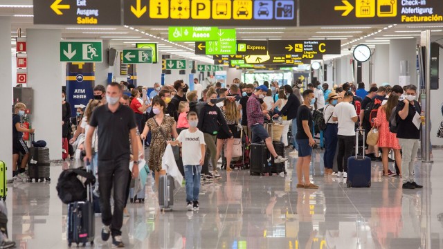 Coronavirus: Toţi călătorii care sosesc în Regatul Unit din Spania vor trebui să intre în carantină
