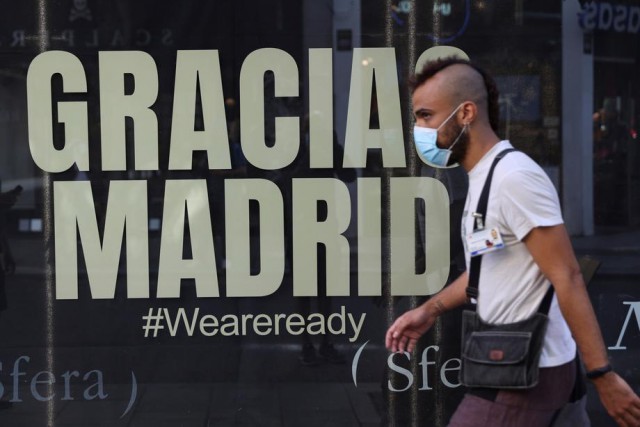 Coronavirus: Purtaţi o mască chiar şi acasă, recomandă responsabilul de sănătate din regiunea Madrid