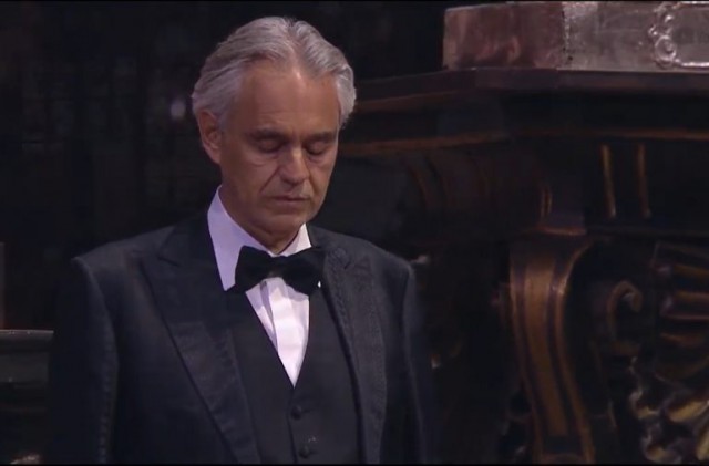 Tenorul Andrea Bocelli a criticat guvernul italian pentru felul în care gestionează criza coronavirusului