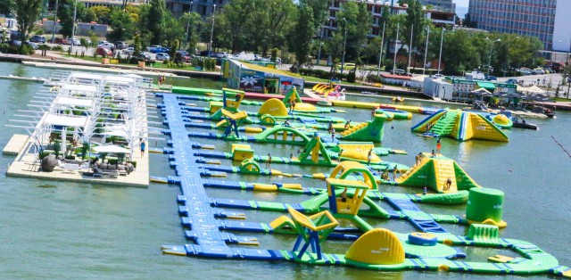 Primăria Năvodari oferă copiilor invitații cu intrare gratuită în parcul de distracție pe apă