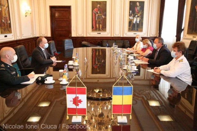 Ministrul Apărării s-a întâlnit cu ambasadorul Canadei