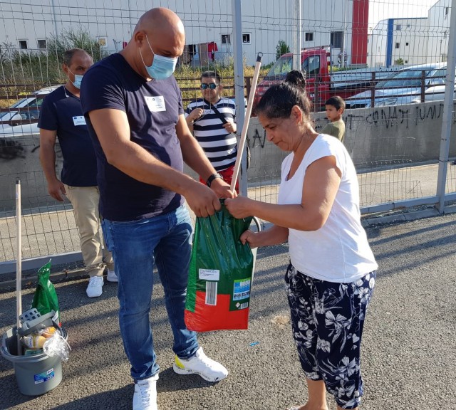 Kit-uri de igienă pentru asistații social din Henri Coandă