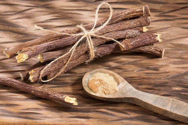 Lemnul dulce combate refluxul gastric și indigestia