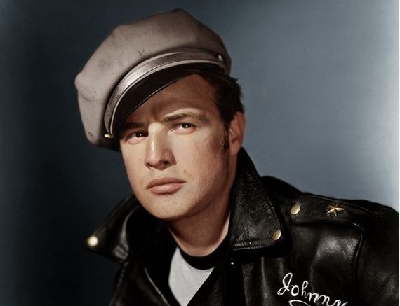 Viaţa scandaloasă a lui Marlon Brando. Actorul a avut o aventură cu Bob Dylan, iar marea lui iubire a fost un bărbat