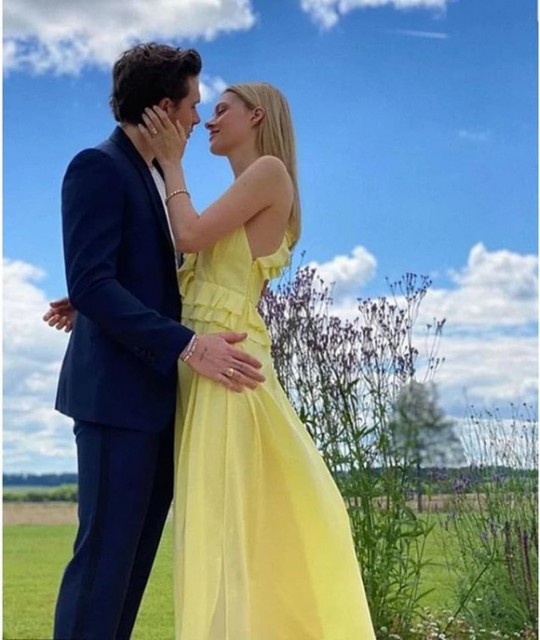 Nicola Peltz, logodnica fiului lui David Beckham, este cel puţin la fel de bogată ca Brooklyn