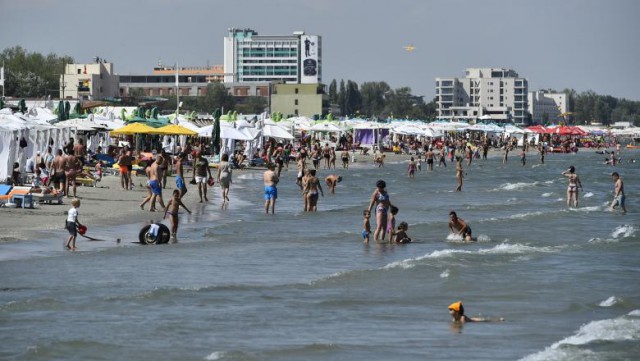 O MINORĂ dispărută de pe o plajă din NĂVODARI, găsită în MAMAIA