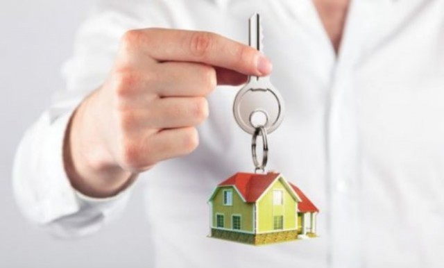 Aproape două treimi dintre români nu ar cumpăra o locuinţă în următoarele şase luni