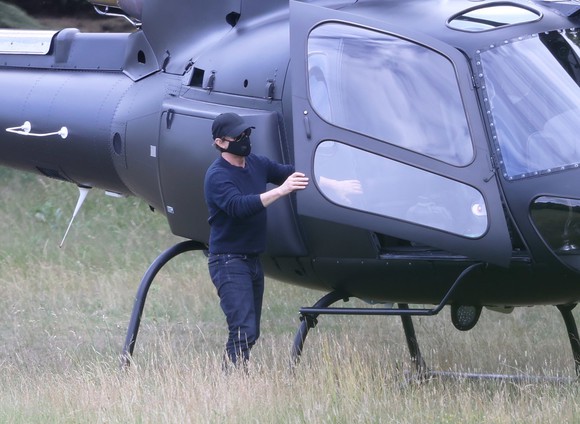 Tom Cruise a venit cu elicopterul la terenul de golf