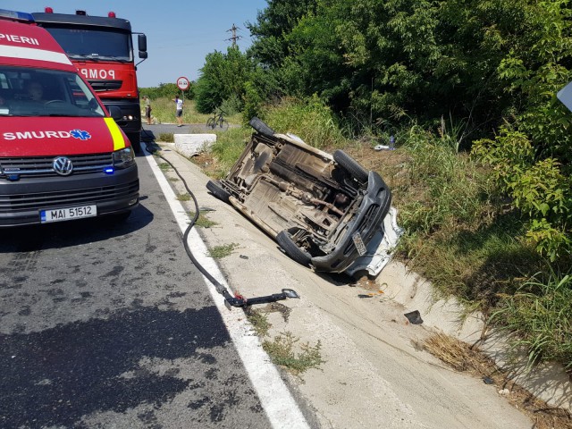 Accident în Hârşova, un AUTOVEHICUL s-a RĂSTURNAT!