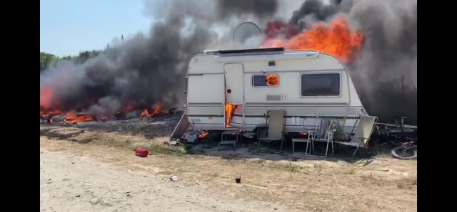 Incendiu în 2 Mai, o RULOTĂ a luat FOC