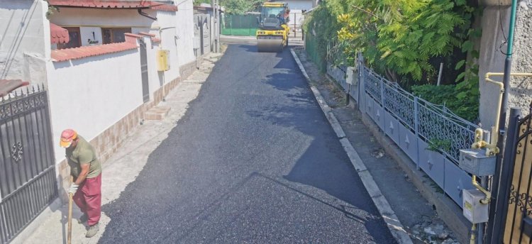 Se reabilitează carosabilul din zona Dacia