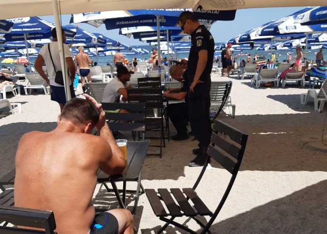 Vânzătorii AMBULANȚI din zona Cleopatra, SĂLTAȚI de pe PLAJĂ! VIDEO