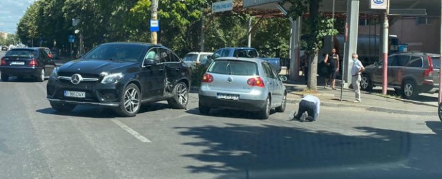 Șoferul SUV-ului care a PROVOCAT accidentul de pe Alexandru Lăpușneanu este fondatorul Dabo Doner, Dan PAȘTIU