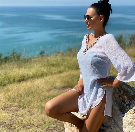 Ştefan Bănică Jr şi Lavinia Pârva, vacanţă în Bulgaria. Solista face furori cu picioarele perfecte