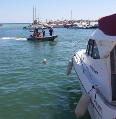 Ambarcațiune EȘUATĂ cu ȘAPTE persoane la bord, în EFORIE NORD