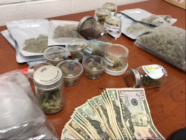 Un CĂRĂUȘ de MARIJUANA lua 20.000 de euro pe TRANSPORT!