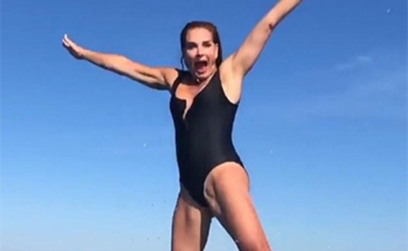 Ce bine arată Brooke Shields în costum de baie la 55 de ani!