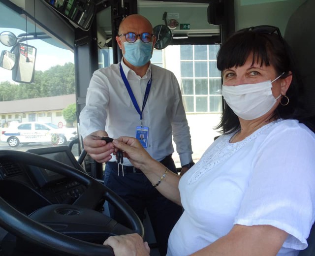 O angajată a CT Bus a trecut de la vopsitorie la şoferie