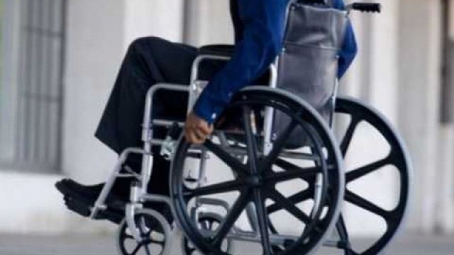 Lege promulgată: Persoanele cu handicap grav vor putea fi reevaluate periodic la domiciliu