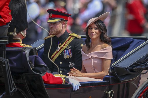 Regina Elisabeta le-a transmis lui Harry şi lui Meghan că se pot întoarce oricând în familia regală