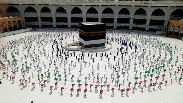 Pelerinii se despart de Mecca şi vor trebui să respecte o perioadă de izolare a la domiciliu