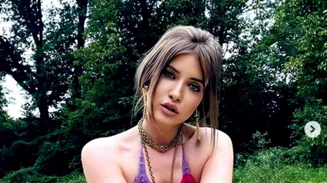 Surpriza Iuliei Albu pentru fani. S-a pozat în costum de baie, deși nu îi place să facă plajă