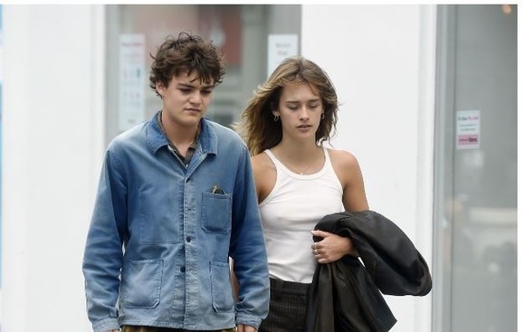 Fiul lui Johnny Depp și-a scos iubita la plimbare