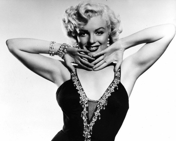 Marilyn Monroe, „unica“ blondă. „Filmul“ nopţii în care a murit