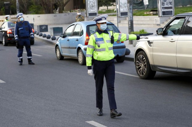 Polițiștii constănțeni, în control pe raza mai multor localități