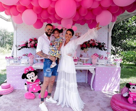 Adelina Pestrițu, petrecere la piscină pentru fiica ei. La doi ani, Zenaida e sărbătorită cu fast de vedete din showbiz