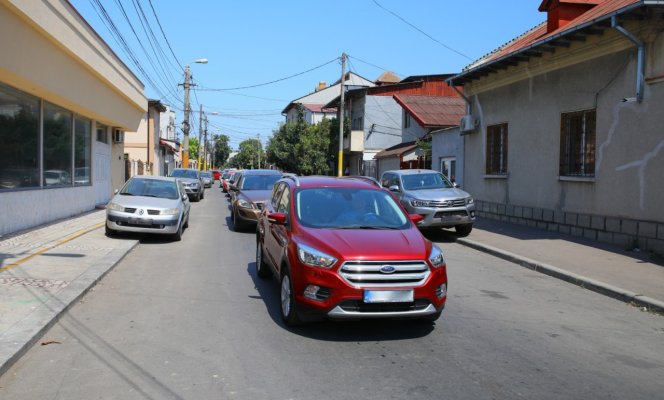 PERIPEȚII în TRAFIC: ȘOFERI MINORI și MAȘINI care rulau HAOTIC!