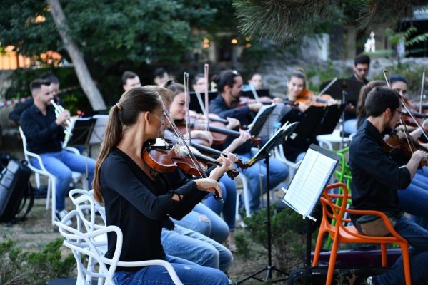 Seri magice la malul mării cu Sunset Sea-mphony