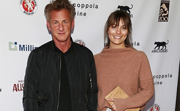 Sean Penn s-a însurat în secret la 59 de ani. Cine este femeia de 28 de ani care i-a furat inima