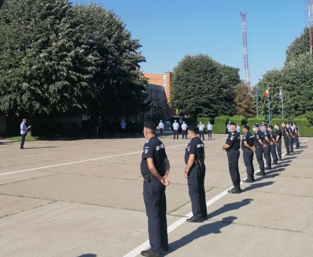 Jandarmi constănţeni avansaţi în grad, la termen