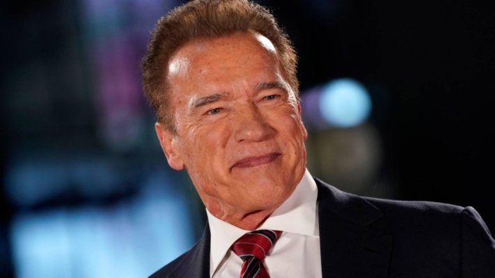 Arnold Schwarzenegger a devenit bunic