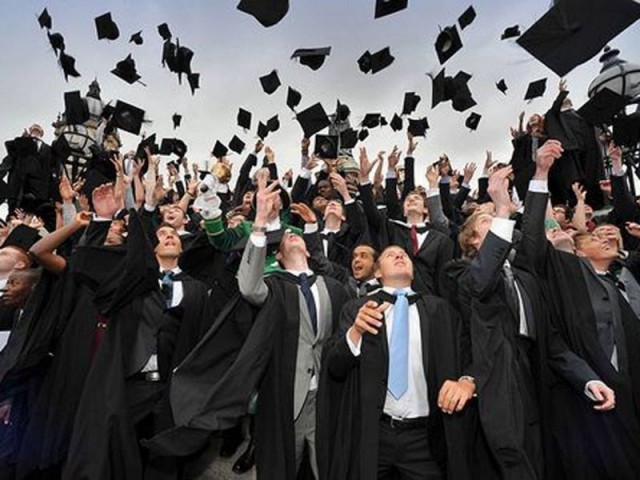 România este codaşă în UE la ponderea tinerilor absolvenţi de învăţământ universitar