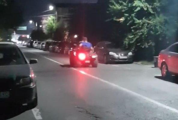 CURSE NOCTURNE cu ATV-ul, pe STRĂZILE din COSTINEȘTI! VIDEO